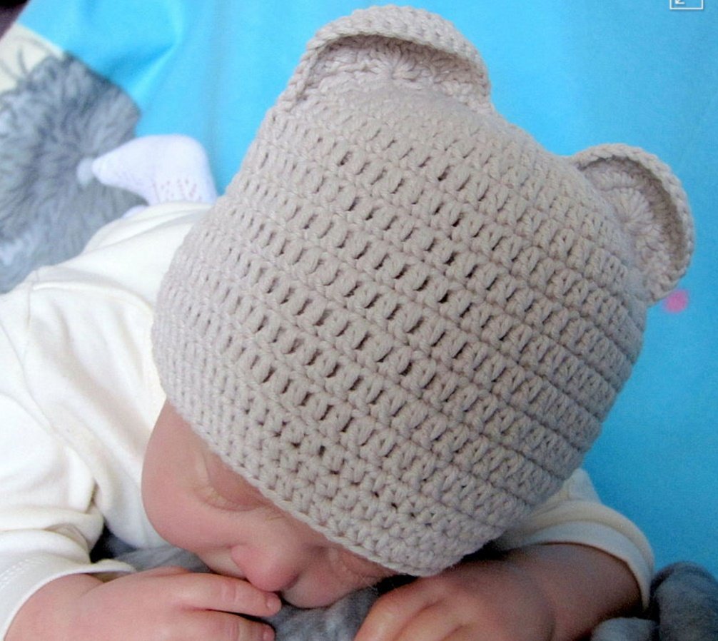 Серая шапочка для новорожденного крючком