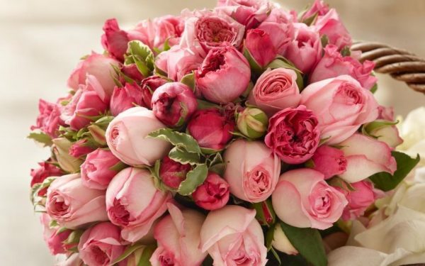 Быстрая доставка красивых букетов цветов в СПб