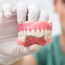 Профессиональное протезирование зубов в Москве: цены и виды используемых технологий